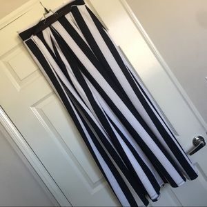 Quum Black and White Striped Skirt